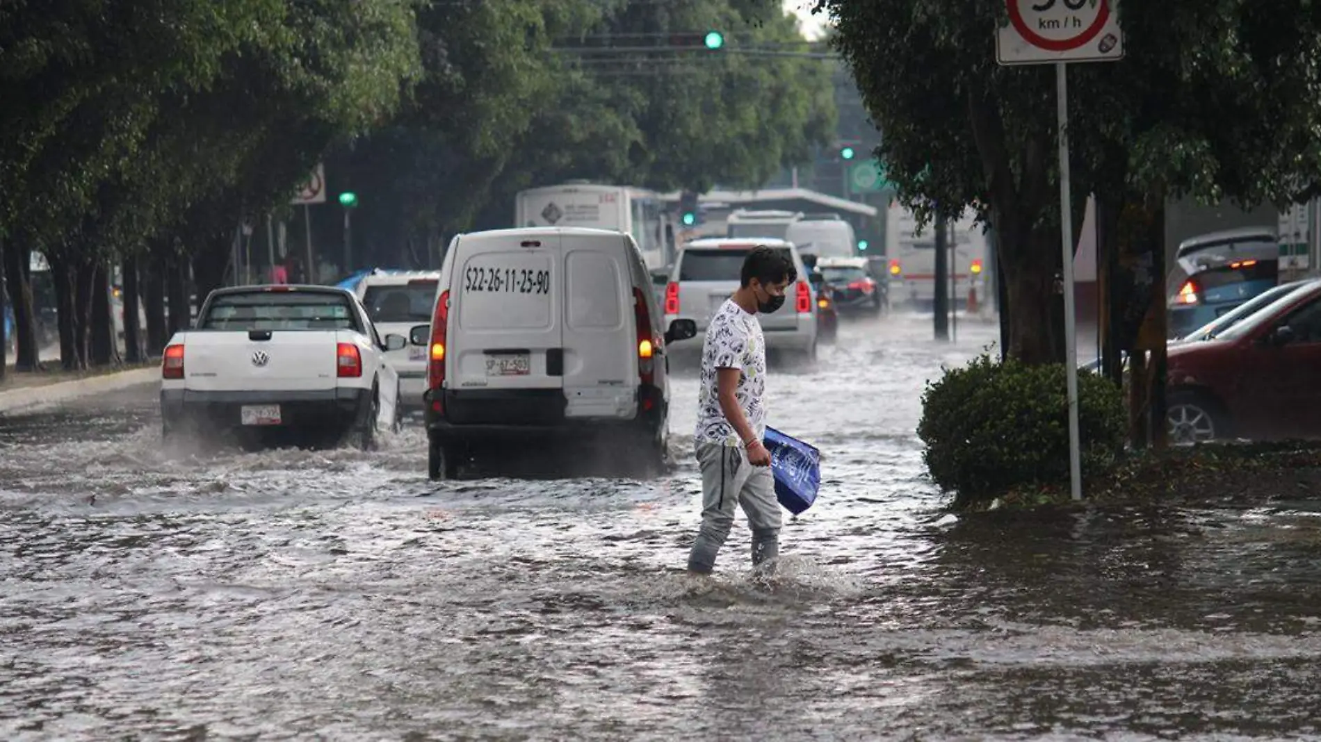 la tarde del viernes una fuerte lluvia acompañada de intensas ráfagas de viento y una importante granizada cayó sobre distintos puntos de Puebla